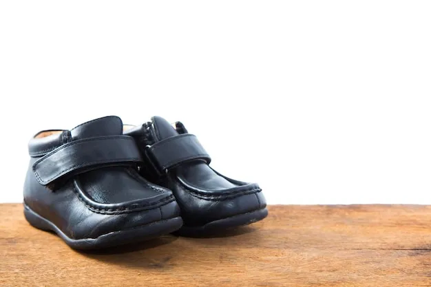 Zapatos escolares resistentes para niños.