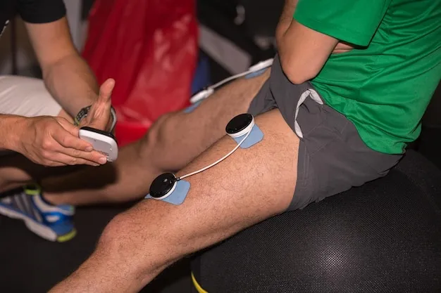 Fisioterapeuta tratando lesión deportiva con dispositivo DIPEA.