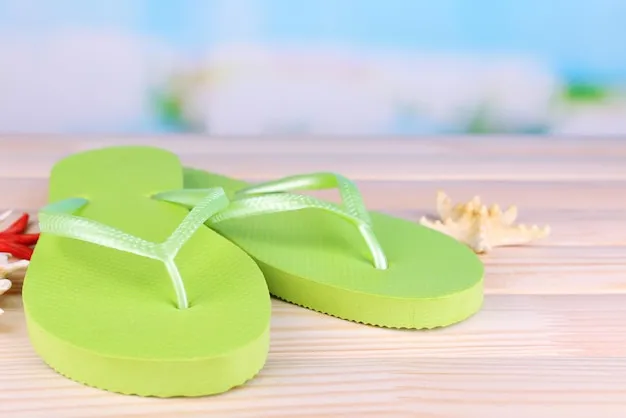 Sandalias veraniegas para bebés con correas ajustables.