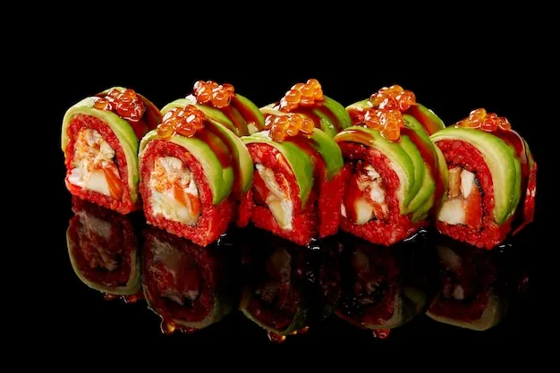 Spicy tuna roll with spicy sauce and tempura.