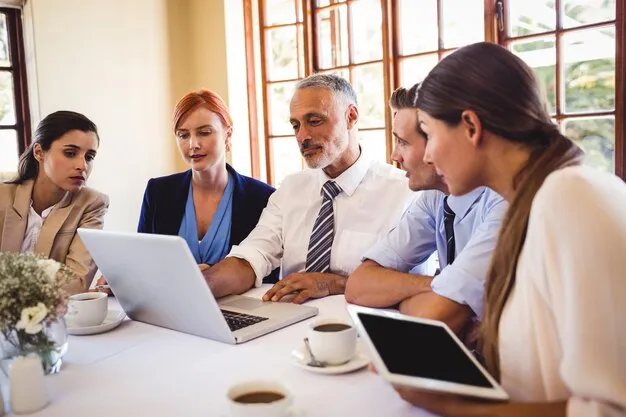 Profesionales del derecho trabajando en equipo en entorno corporativo.
