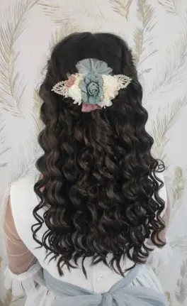 Servicio de peinado y acabado profesional.
