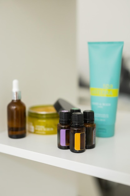 Línea de dermocosmética en estanterías de Farmacia Palau.