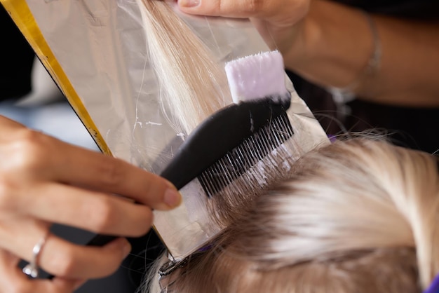 Root touch-up color application on hair.