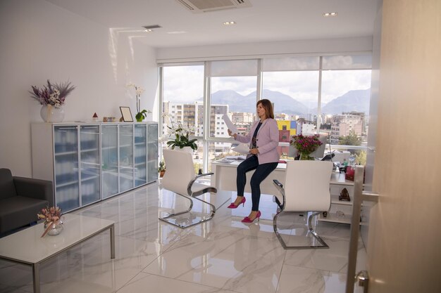 Piso luminoso y moderno listo para venta en Torrent.