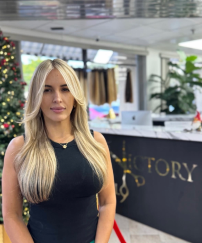 Equipo talentoso de estilistas en Victory Estilo listos para transformar tu cabello