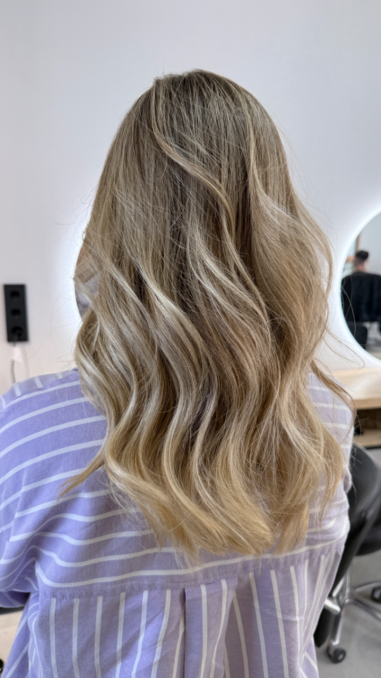Nuevo look de balayage rubio realizado en Eva Navarro Estilistes