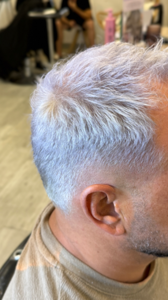Corte masculino contemporáneo con degradado