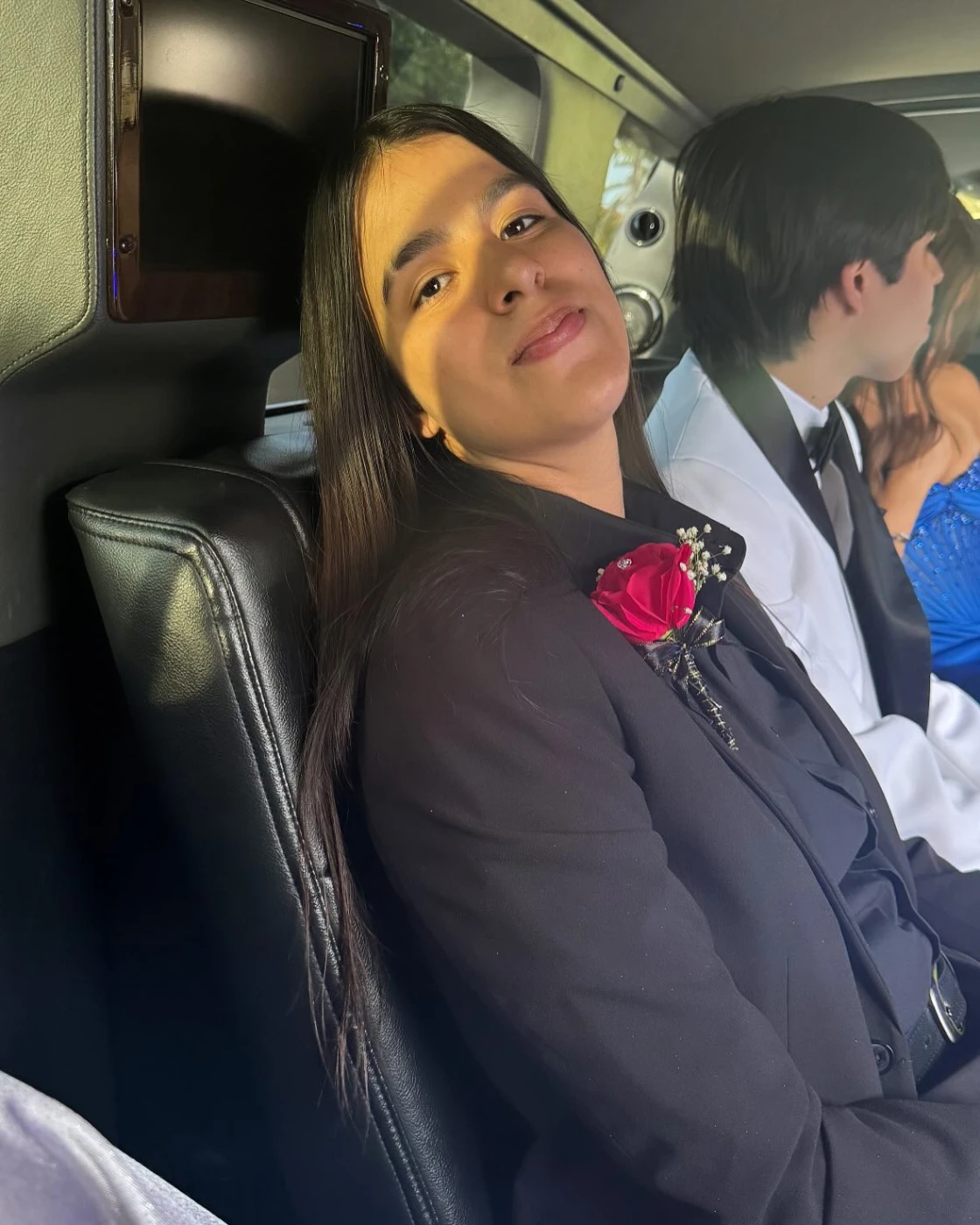 Red rose boutonniere in a limo shot